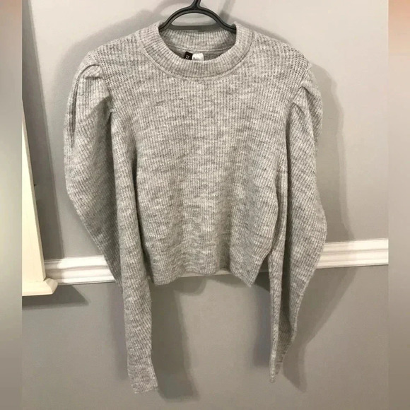 H&M Puff Sleeves  Cropped Sweater - Picture 1 of 4